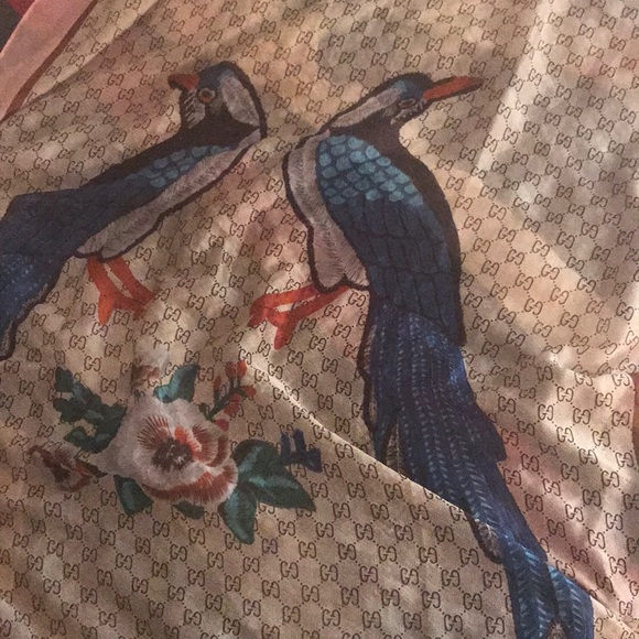 Gucci Exclusive Scarf - Picture 1 of 3